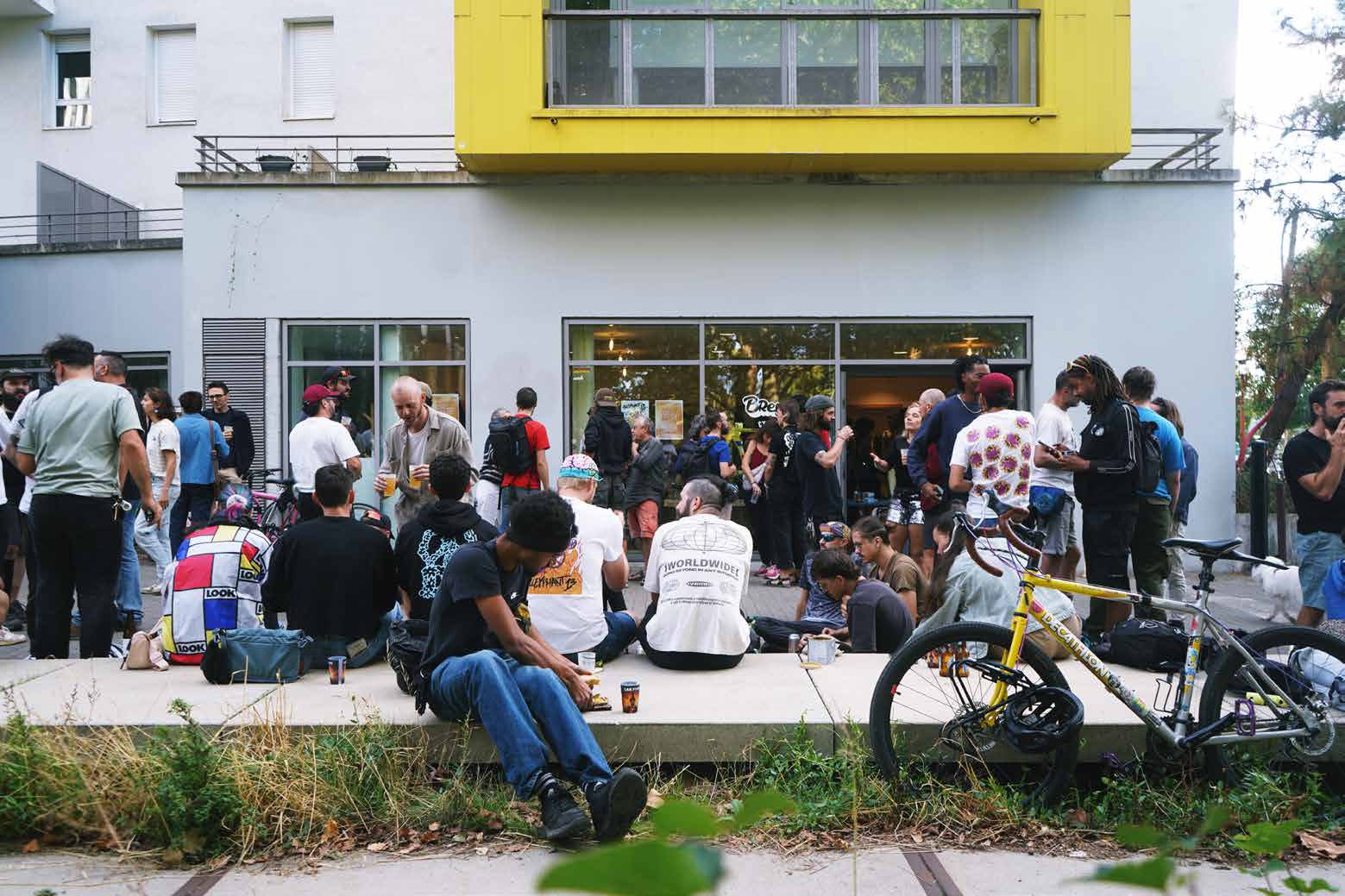 Rassemblement devant Brew Cycles